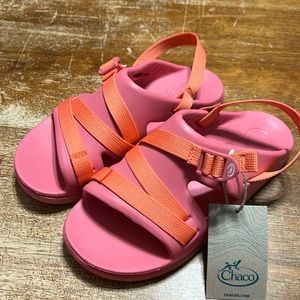 NWT youth 6 chacos